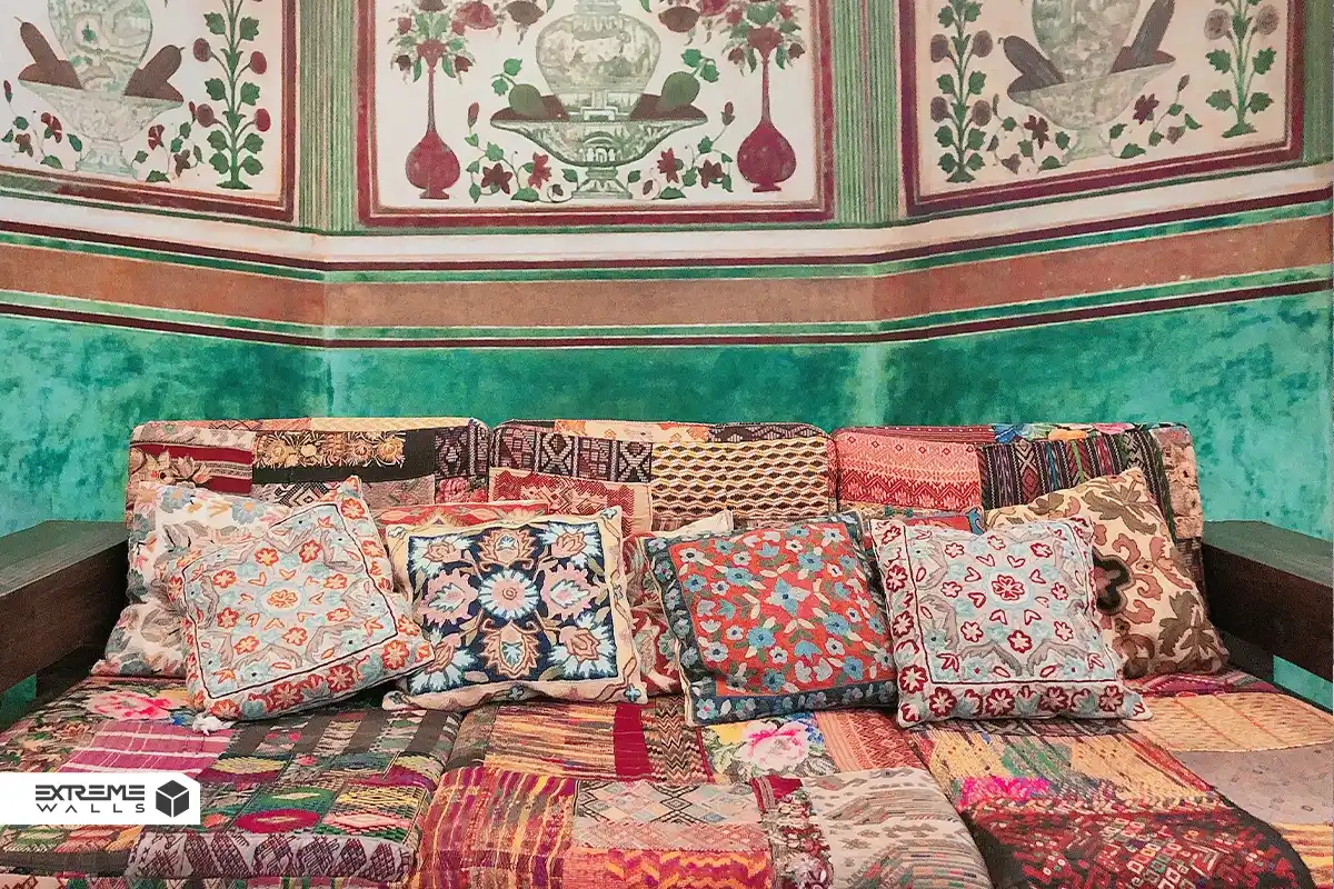 استفاده از پشتی یا بالشتک در دکوراسیون سنتی ایرانی