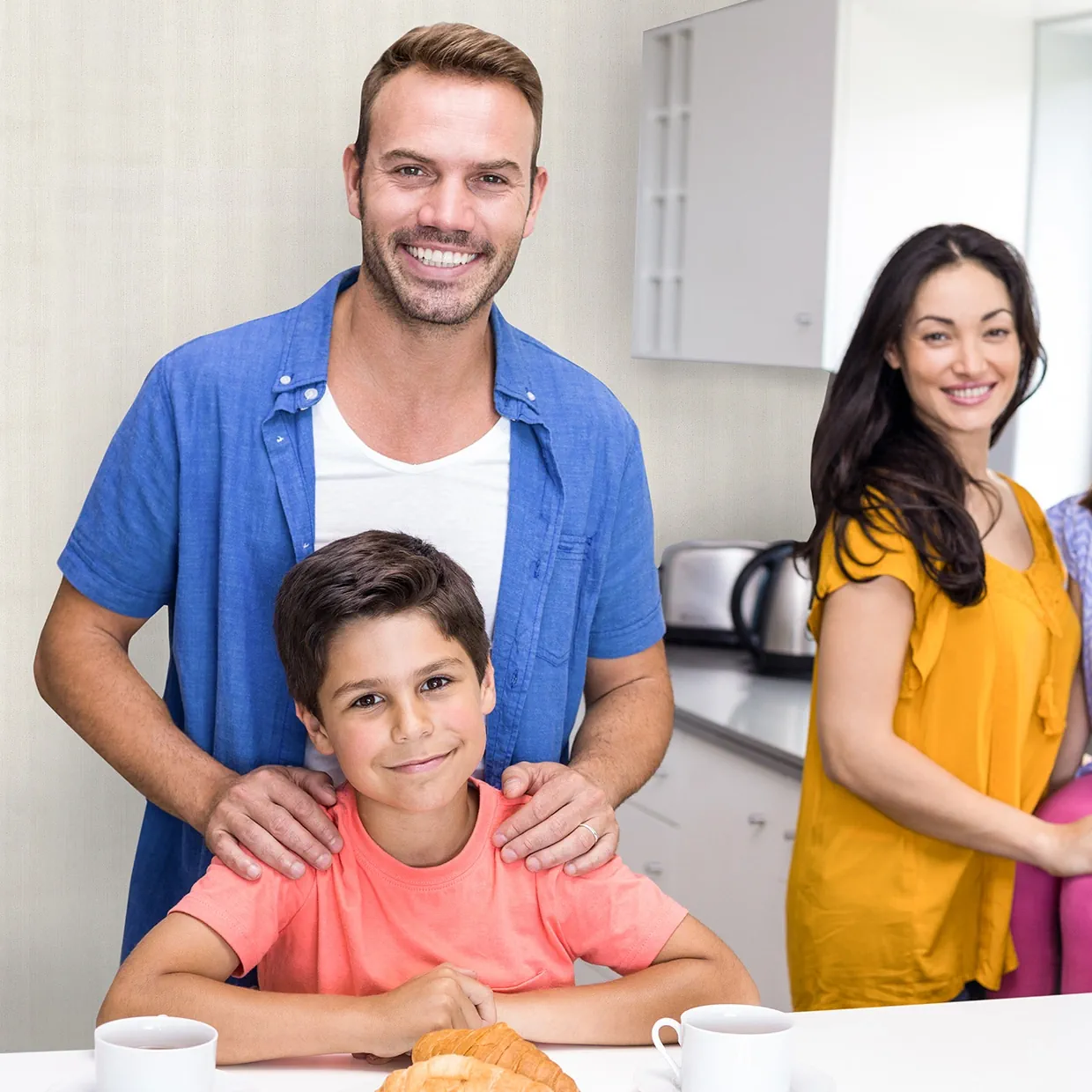 کاغذ دیواری طرح راه راه ساده کد ۲۴۴ 4 کاغذ دیواری طرح راه راه ساده کد ۲۴۴ خانواده