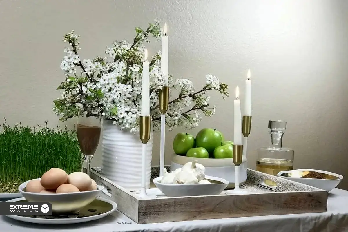 چیدمان ساده و شیک هفت سین با گل‌های سفید و شمع‌های کوچک 