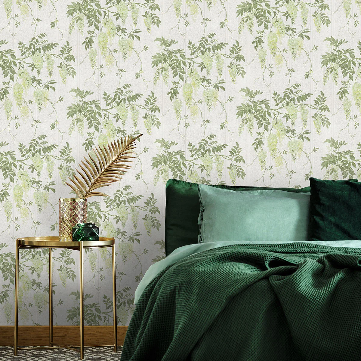 کاغذ دیواری طرح گلدار شاخ و برگ کد ۷۰۵۸ 5 کاغذ دیواری طرح گلدار شاخ و برگ کد ۷۰۵۸ اتاق خواب با تخت سبز