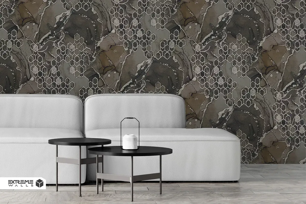 کاغذ دیواری قهوه‌ای و آجری ست شده با مبلمان طوسی در فضای نشیمن دنج