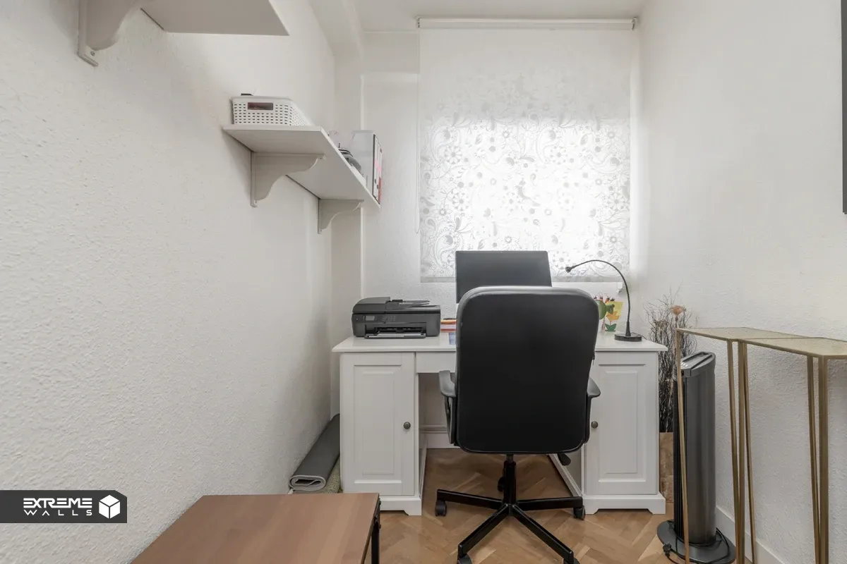 چرا بعضی کاغذ دیواریها بعد از چند ماه باد میکنند؟ راهحل رفع باد کردن کاغذ دیواری 12 نمای یک اتاق با تهویه مناسب