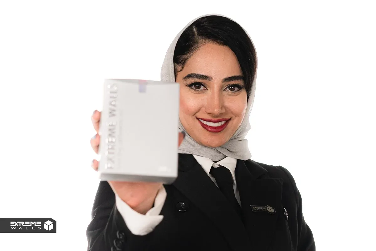 چرا بعضی کاغذ دیواریها بعد از چند ماه باد میکنند؟ راهحل رفع باد کردن کاغذ دیواری 9 چسب کاغذ دیواری اکستریم والز