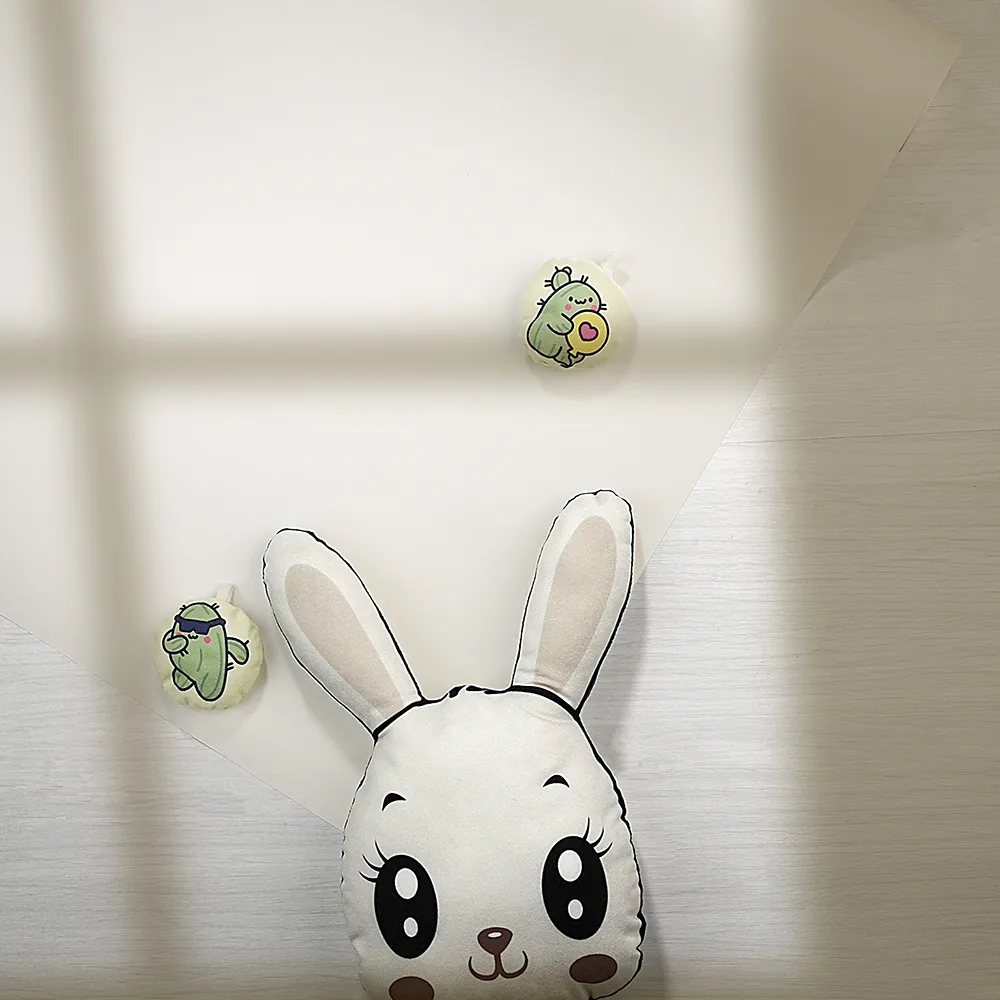 کاغذ دیواری کودک طرح ساده | سفید کد 12010 9 کاغذ دیواری کودک طرح ساده سفید کد 12010 عروسک