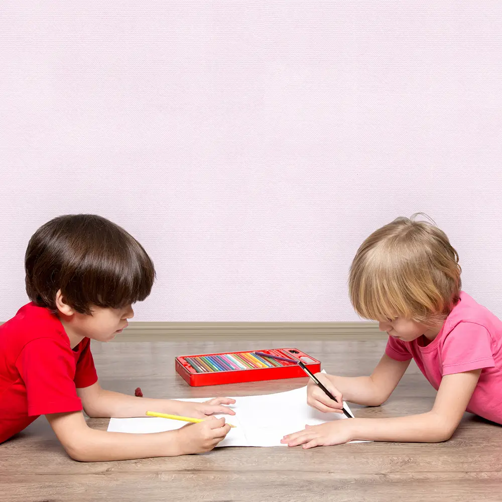 کاغذ دیواری کودک طرح ساده | صورتی کد 12014 2 کاغذ دیواری کودک طرح ساده | صورتی کد 12014 تصویر دو کودک