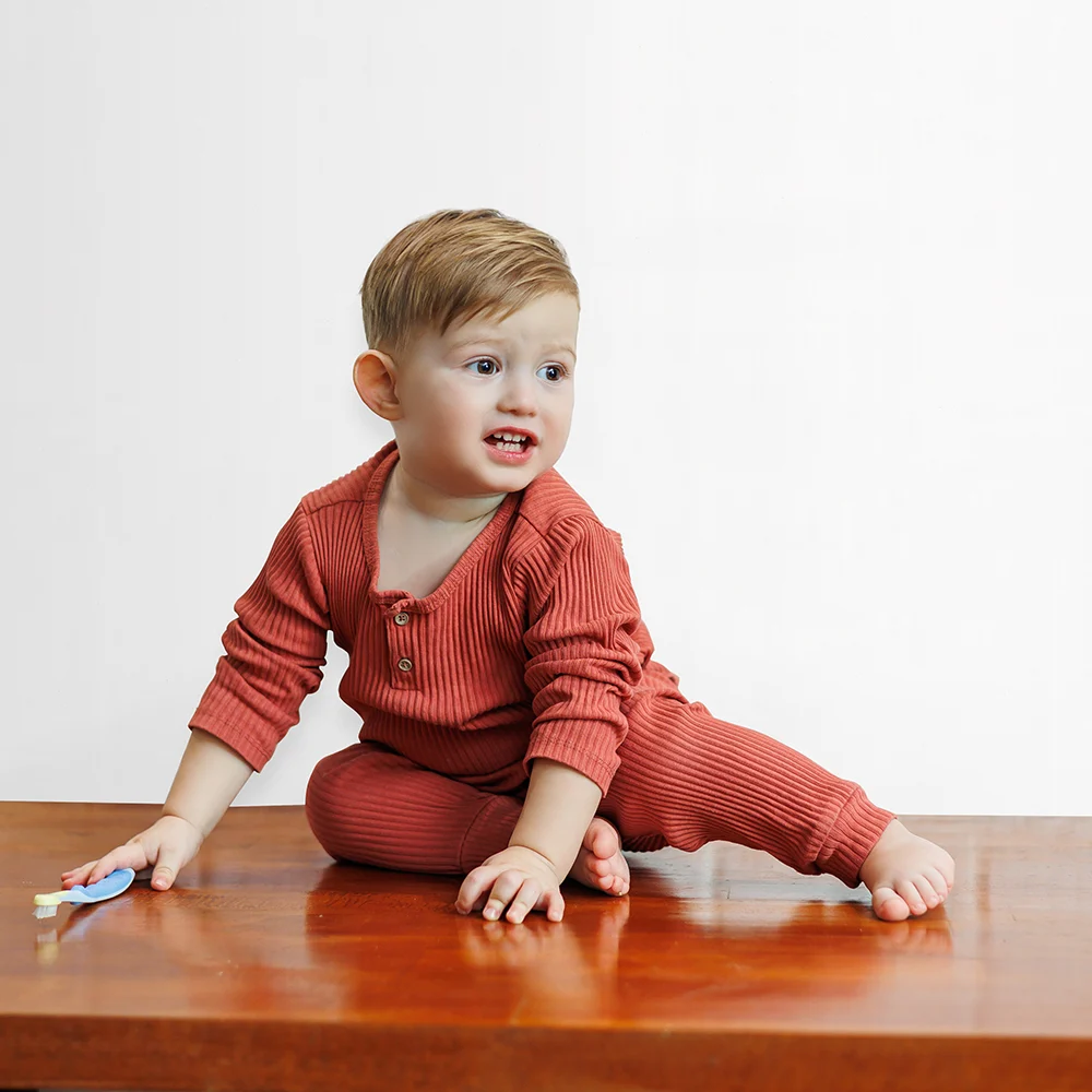 کاغذ دیواری کودک طرح ساده | سفید کد 12068 2 کاغذ دیواری کودک طرح ساده | سفید کد 12068 کودک