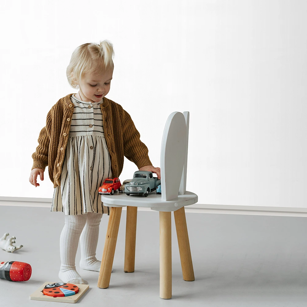 کاغذ دیواری کودک طرح ساده | سفید کد 12090 2 کاغذ دیواری کودک طرح ساده | سفید کد 12090 کودک و صندلی