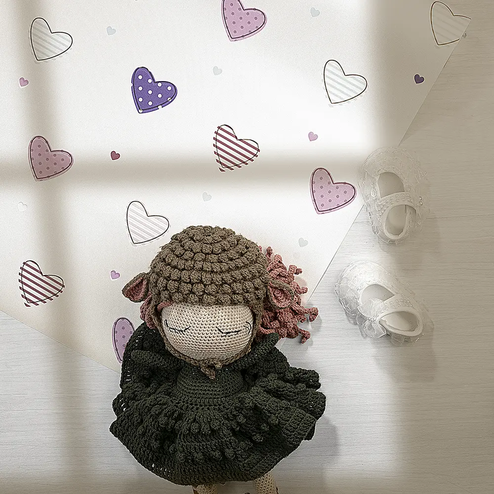 کاغذ دیواری کودک طرح قلبهای رنگی کد 12098 10 کاغذ دیواری کودک طرح قلبهای رنگی کد 12098 عروسک