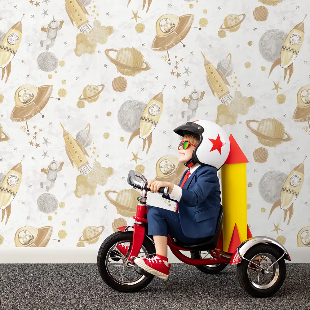 کاغذ دیواری کودک طرح کهکشان و فضانورد | کرم / طلایی کد 12105 6 کاغذ دیواری کودک طرح کهکشان و فضانورد | کرم / طلایی کد 12105 کودک سوار دوچرخه