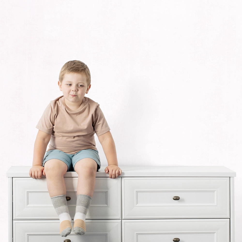 کاغذ دیواری کودک طرح ساده | سفید کد 12086 2 کاغذ دیواری کودک طرح ساده | سفید کد 12086 تصویر کودک